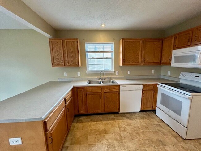 Building Photo - Wonderful 4 Bedroom 2.5 Bathroom Two Story Home in Lawrence!
