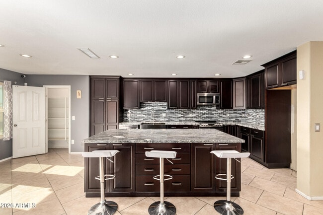 Building Photo - 2425 E Westchester Dr