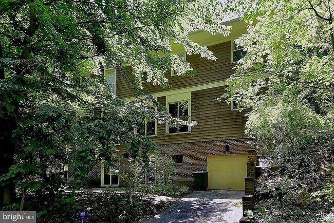 Building Photo - 4532 Broad Branch Rd NW