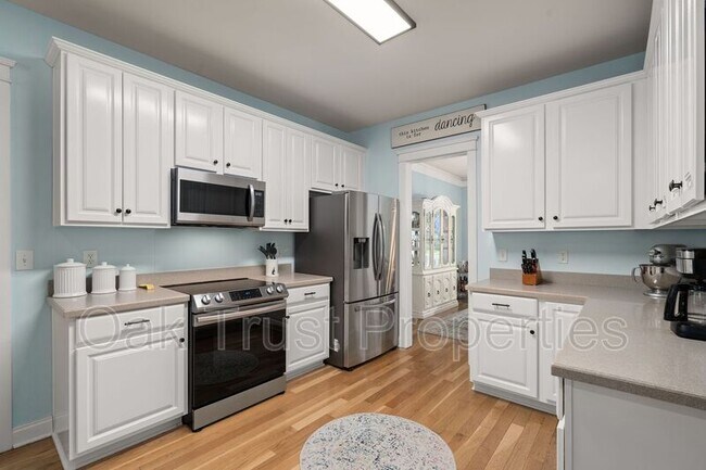 Building Photo - 127 Blackwater Dr