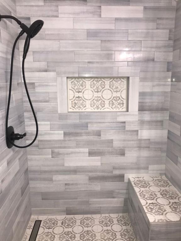 Building Photo - 903 N Valderas St