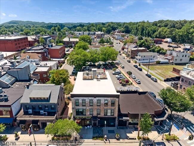Building Photo - 35 Main St