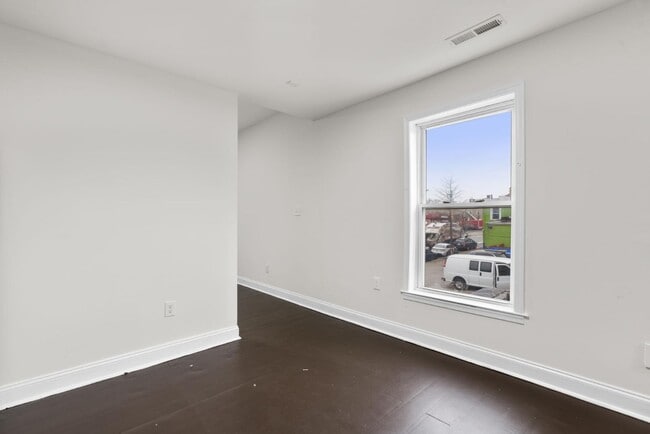 Building Photo - 16 S Conkling St