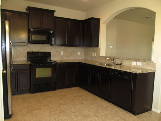 Building Photo - 3 BEDROOM NEAR STILLHOUSE HOLLOW LAKE