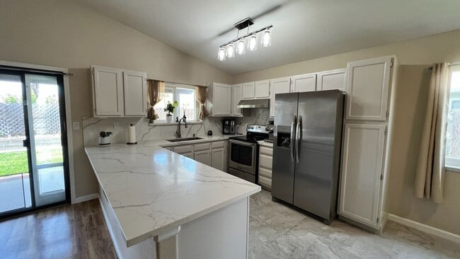 Building Photo - 2170 Cerra Vista Dr