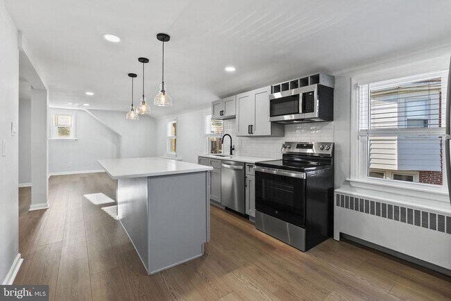 Building Photo - 821 Stanbridge St