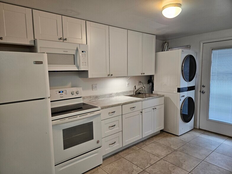 Newly Remodeled Kitchen - 1460 S Ash St