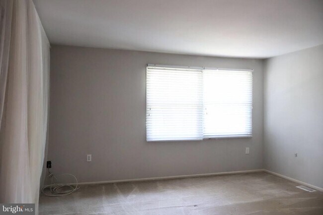 Building Photo - 5218 Caroline Cir