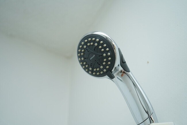 Building Photo - 2321 Fontaine Ave Ext