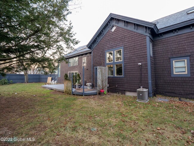 Building Photo - 99 Woodlawn Ave