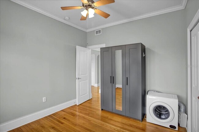 Building Photo - 2117 W Dekle Ave