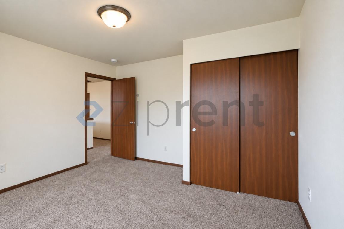 Building Photo - Unit