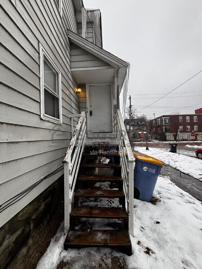 Building Photo - 1354 Wealthy St SE