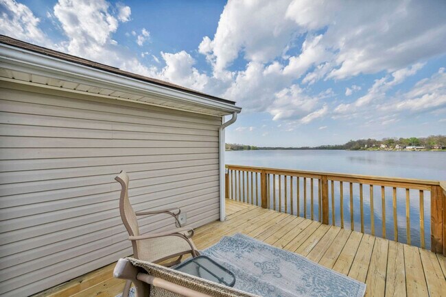 Building Photo - 829 Portage Lakes Drive