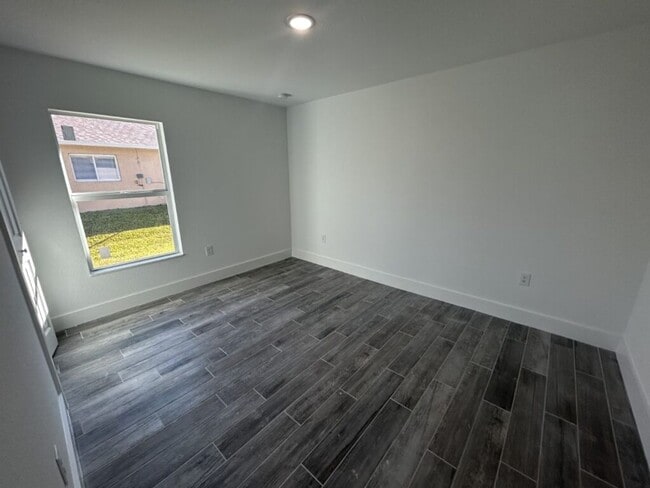 Building Photo - 1801 NW 13th Terrace