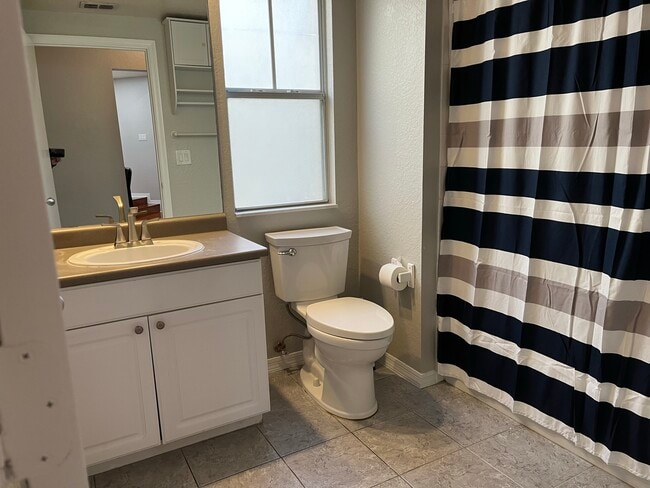 Building Photo - 410 S Armenia Ave