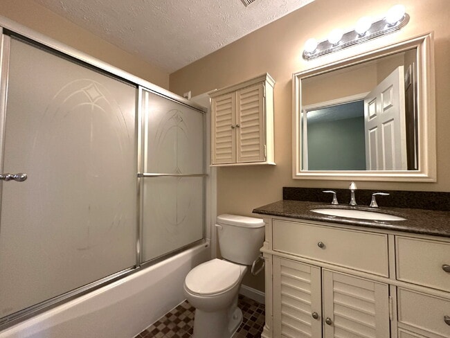 Building Photo - Three Bedroom Townhome in New Market