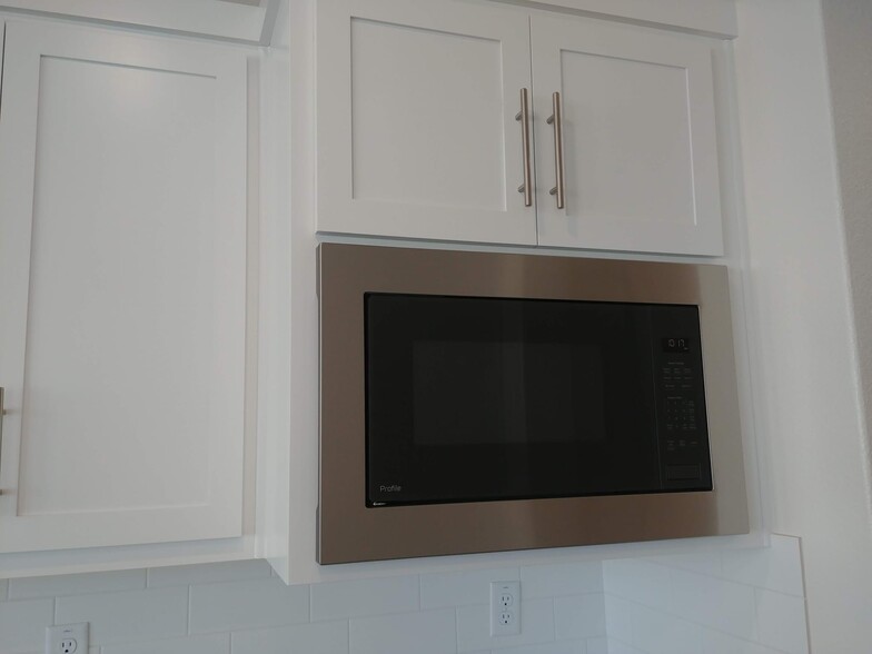 Building Photo - 2481 Azalea Ave