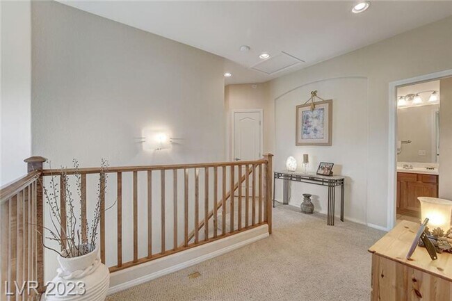 Building Photo - Guard Gated wonderful community 3 Bedroom Townhome!