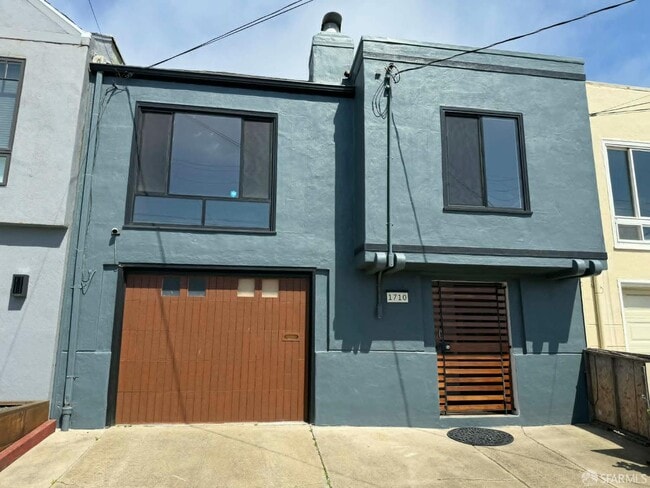 Building Photo - 1710 44th Ave