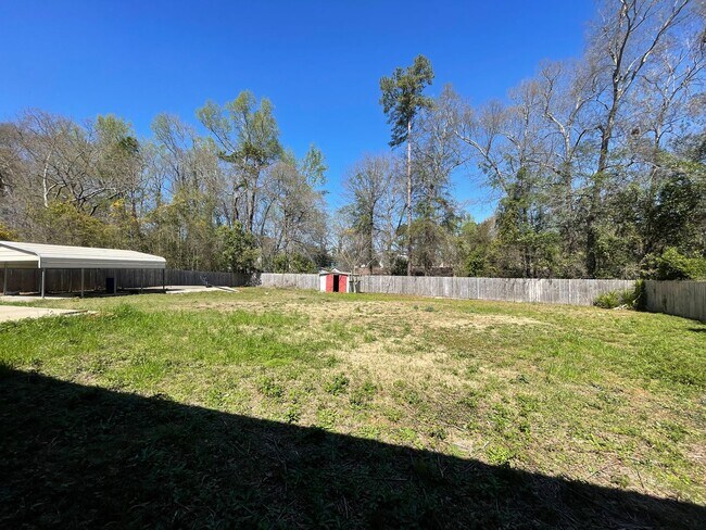 Building Photo - 3 bed/2 bath home in Martinez w/huge backyard and covered patio