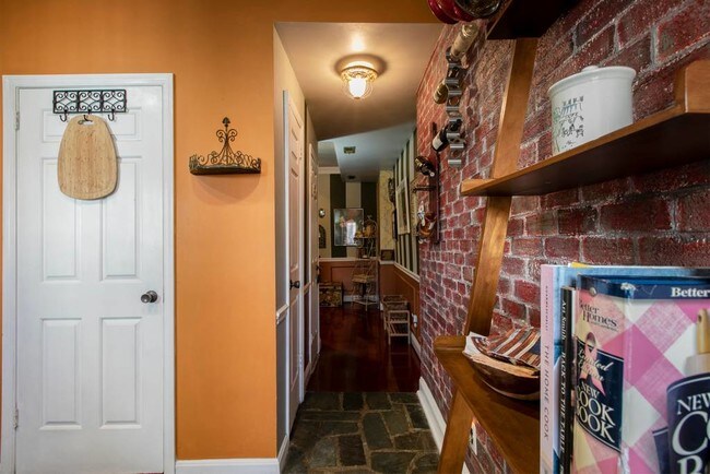 Building Photo - 730 6th St NE