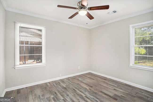 Building Photo - 3718 Daisy Dr