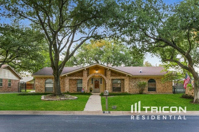 Building Photo - 216 Baker Dr