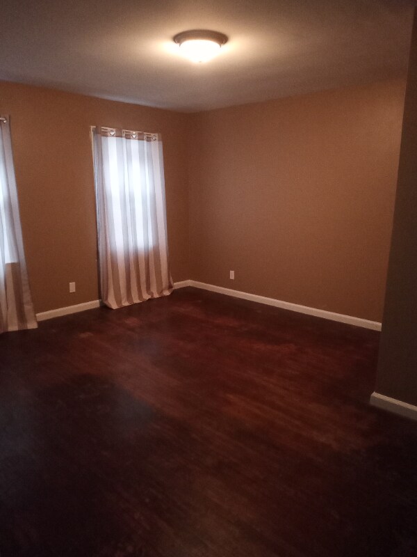 Building Photo - 385 Saxton St