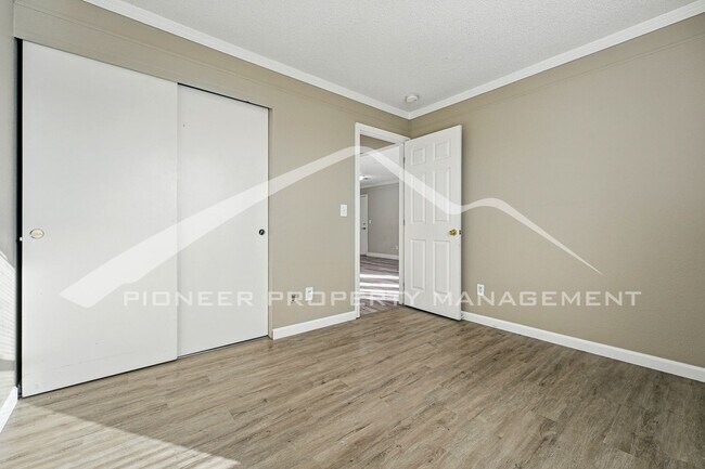 Building Photo - Spacious 3-Bedroom Home with Modern Features and Private Yard