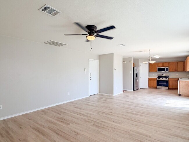 Building Photo - 2 Story - 4 Bed, 2.5 Bath Home in Crowley