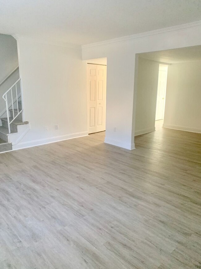 Building Photo - 3 Bedroom Townhouse Stafford County Freder...