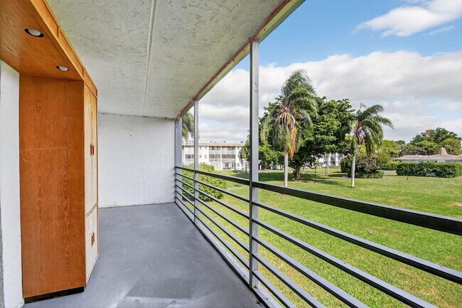 Building Photo - 2200 Springdale Blvd