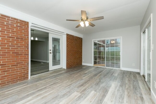Building Photo - Beautiful Donelson Home in Great Location ...