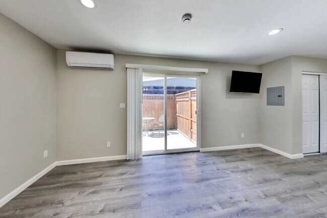 Building Photo - 21161 Garden Ave