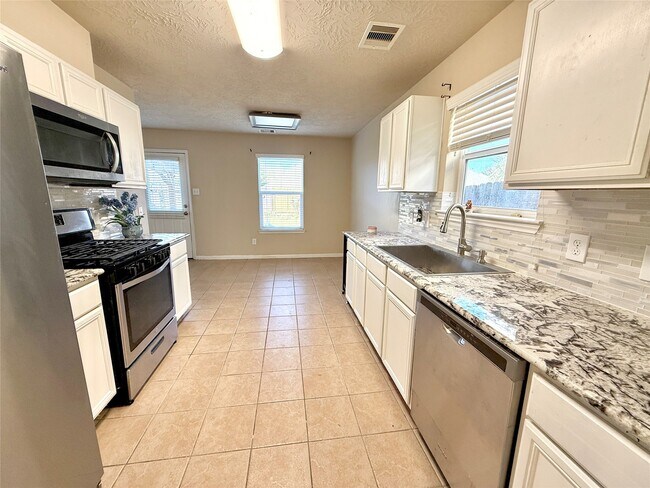 Building Photo - 2042 Nichole Woods Dr