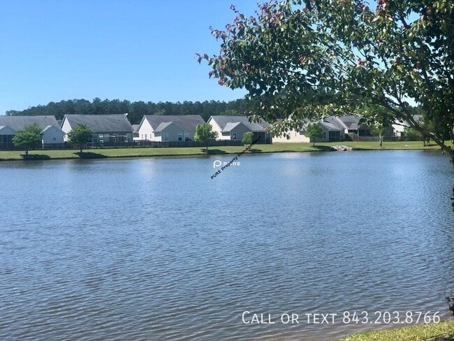 Building Photo - 153 Avonshire Dr