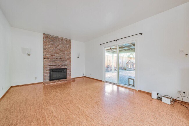 Building Photo - 939 Poplar Ave