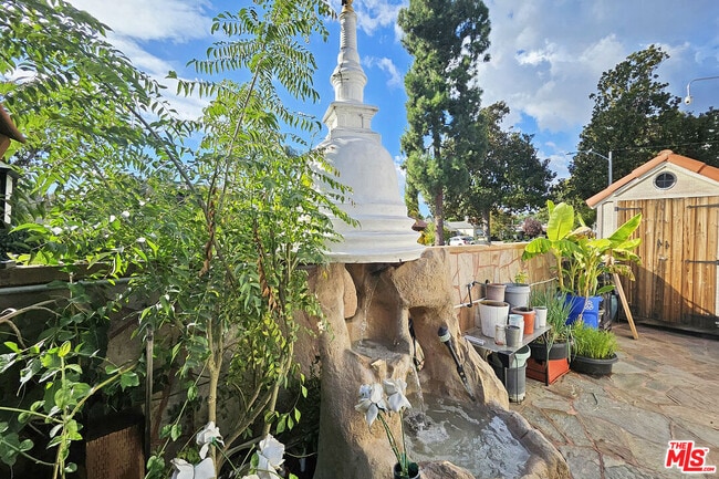 Building Photo - 302 N Griffith Park Dr