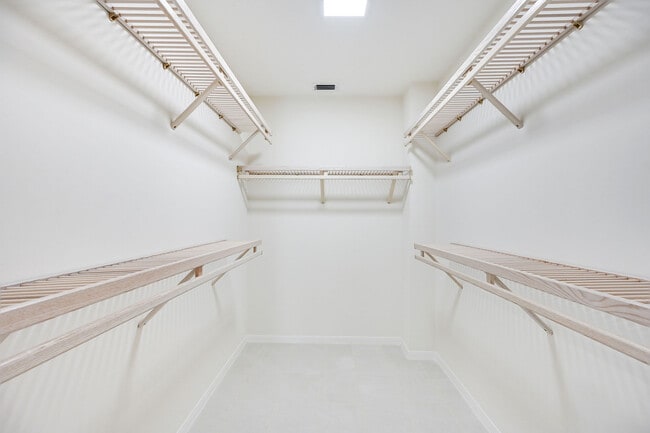 Building Photo - 1580 Clermont Dr