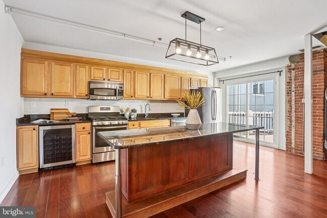 Building Photo - 810 N Hancock St