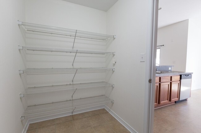 Building Photo - Centrally located 3 bedroom home