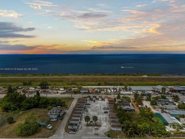 Building Photo - 12101 Everglades St