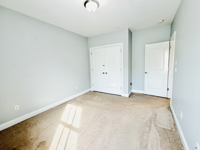 Building Photo - 33 Golden Spur Ln