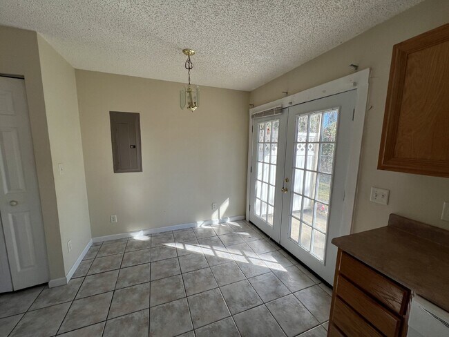 Building Photo - Apartment for Rent