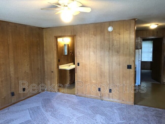 Building Photo - 3609 34th Ave