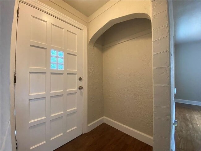 Building Photo - Charming 3 Bedroom 1.5 Bath Home