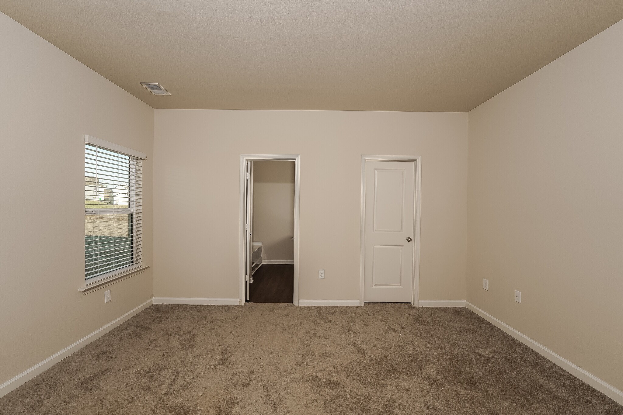Building Photo - 425 Clover Cir