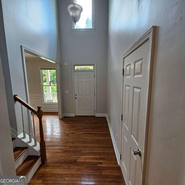 Building Photo - 6141 Long Shore Dr