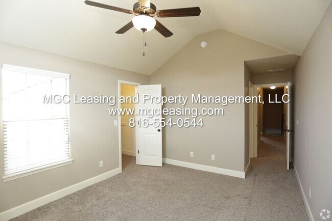 Building Photo - Discover The Possibilies of Eagle Creek Townhomes!
